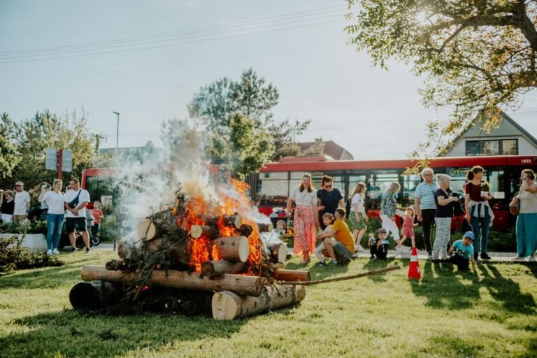 European FIRE community members gathered at a financial independence meeting discussing early retirement strategies