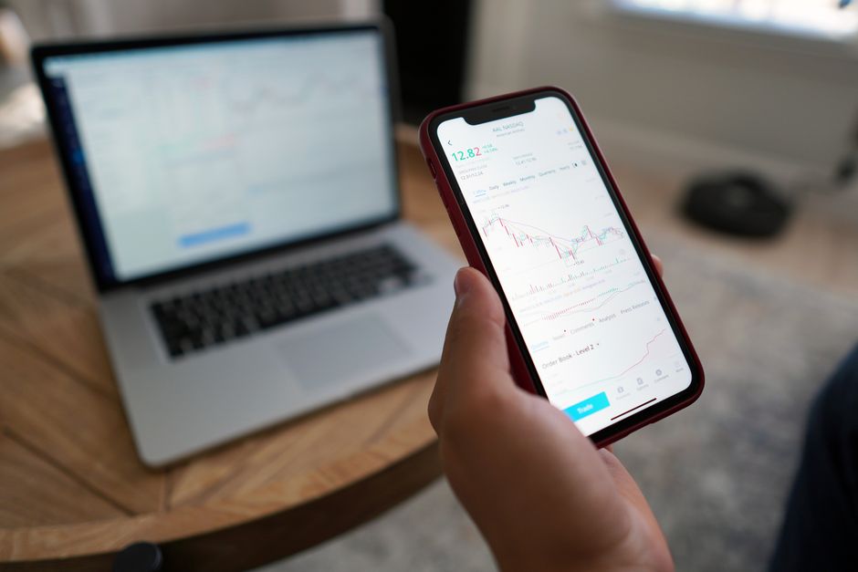 Justtrade review Europe - European brokerage trading app interface on smartphone