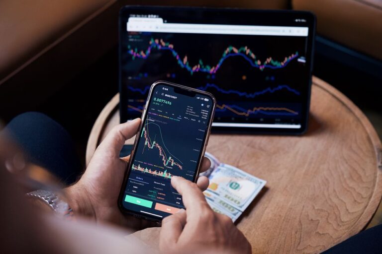 Lightyear vs DEGIRO comparison for choosing investment broker