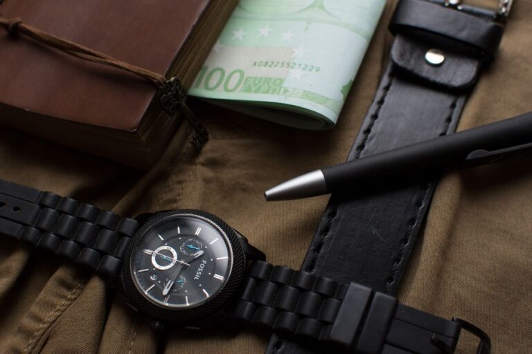 Close-up of a money wallet with precision coins and Swissquote trading fees details