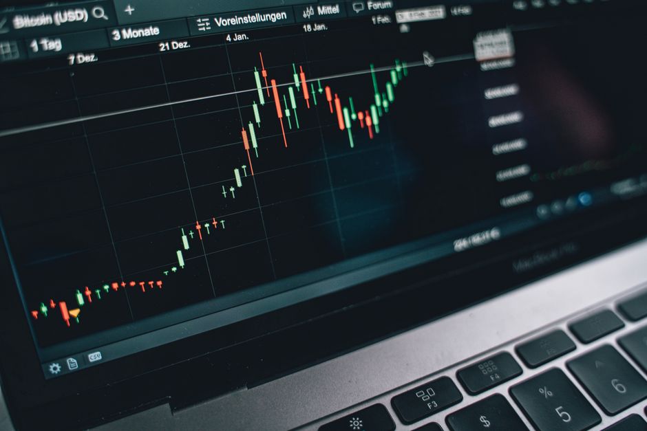German stock market trading screen showing live DAX index charts and broker platform interface