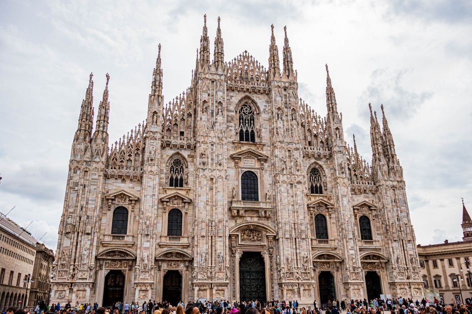 Italian stock exchange building in Milan, a landmark for beginners learning how to invest in Italy's financial market