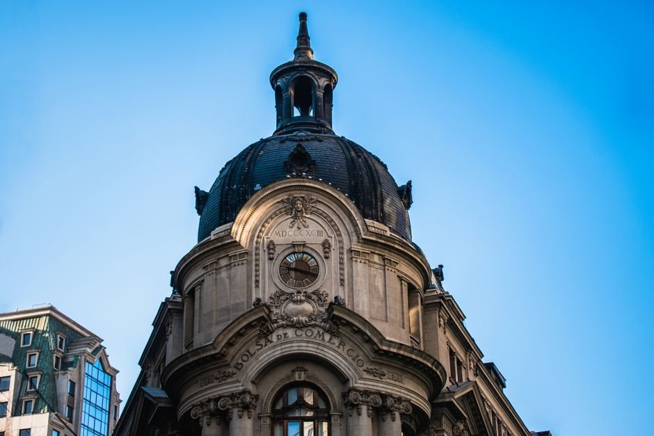 Vienna Stock Exchange building facade in Austria, symbolizing investing opportunities for beginners in the Austrian financial market