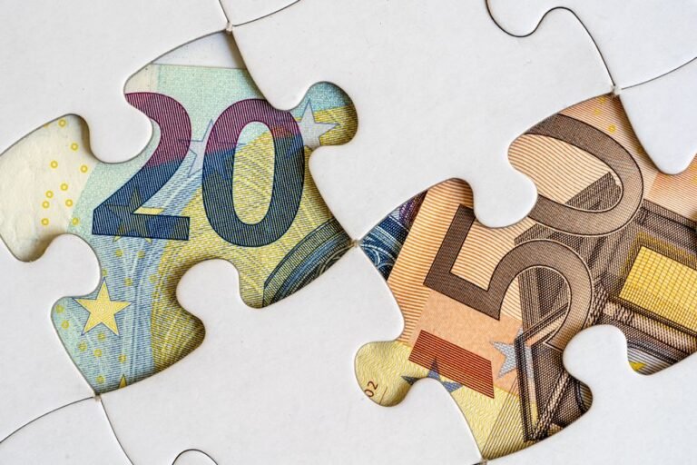 European dividend investing strategy with passive income portfolio and stock market charts